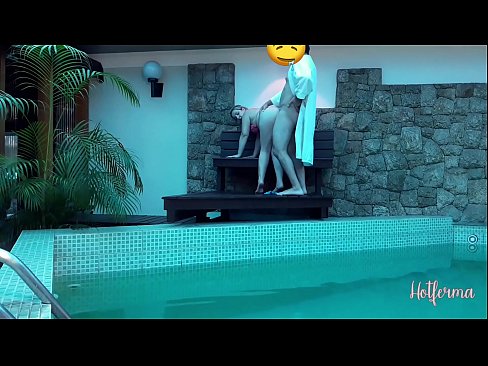 ❤️ Boss invitéiert Déngschtmeedchen an de Pool, mee konnt net engem waarm widderstoen ️ Qualitéit Sex bei eis